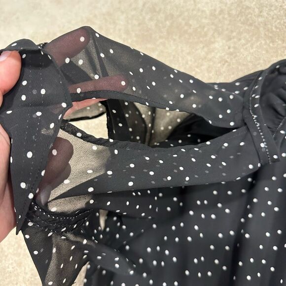 Max Studio Ruffled Cold Shoulder Polka Dots Blouse size M - Picture 5 of 7